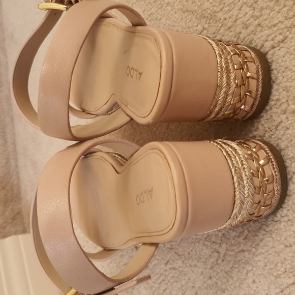 Sandle - Picture 3 of 5